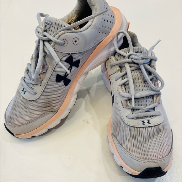 Under Armour Light Gray and Navy Sneakers Women’s size 9 - Picture 5 of 10